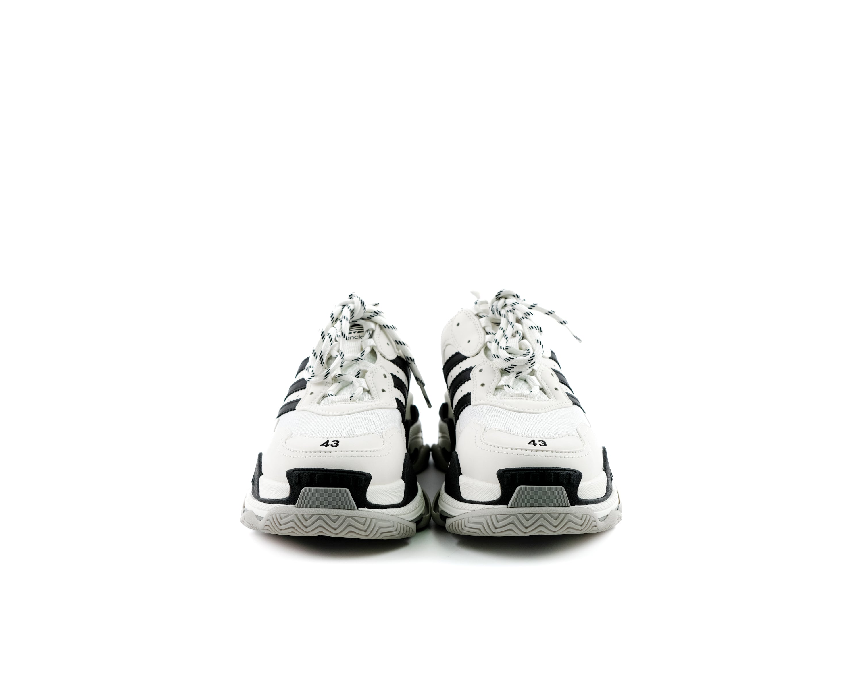 【希少/美品】BALENCIAGA×adidas TRIPLE S New images of the adidas x Balenciaga Triple S have been released